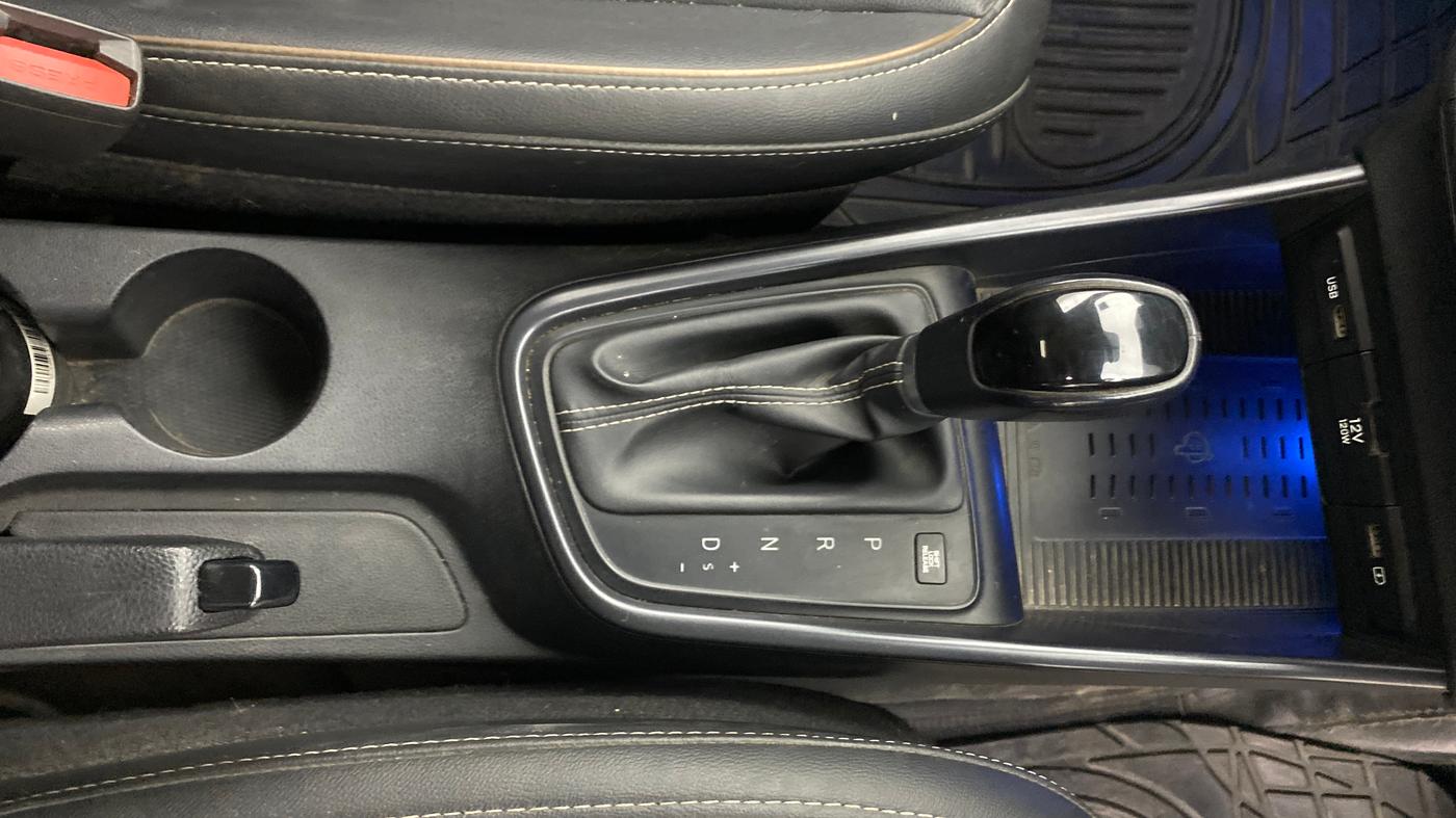2021 Hyundai NEW I20 ASTA (O) 1.0 TURBO GDI DCT, Petrol, Automatic, 48,395 km, Gear Lever