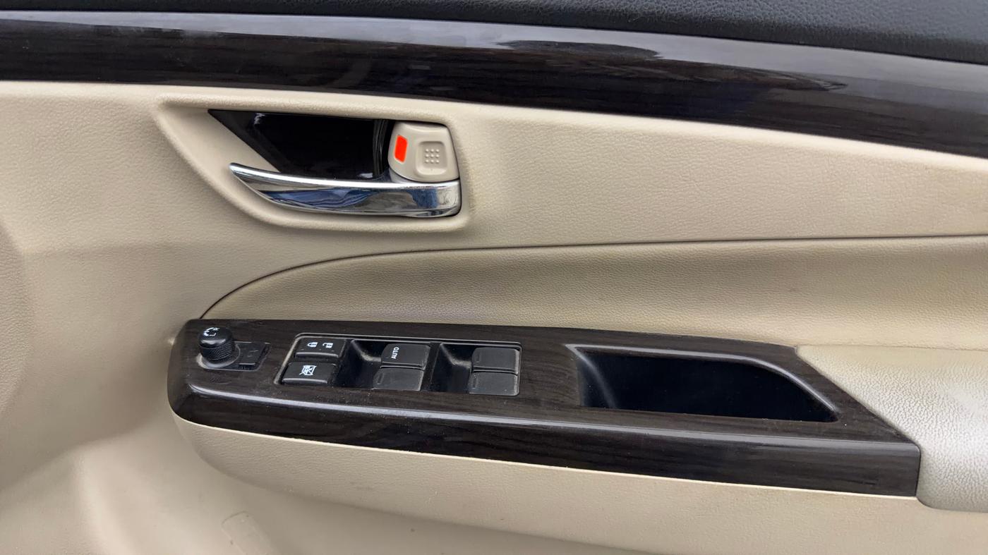 2018 Maruti Ciaz ALPHA  AT 1.4  PETROL, Petrol, Automatic, 61,561 km, Driver Side Door Panels Control