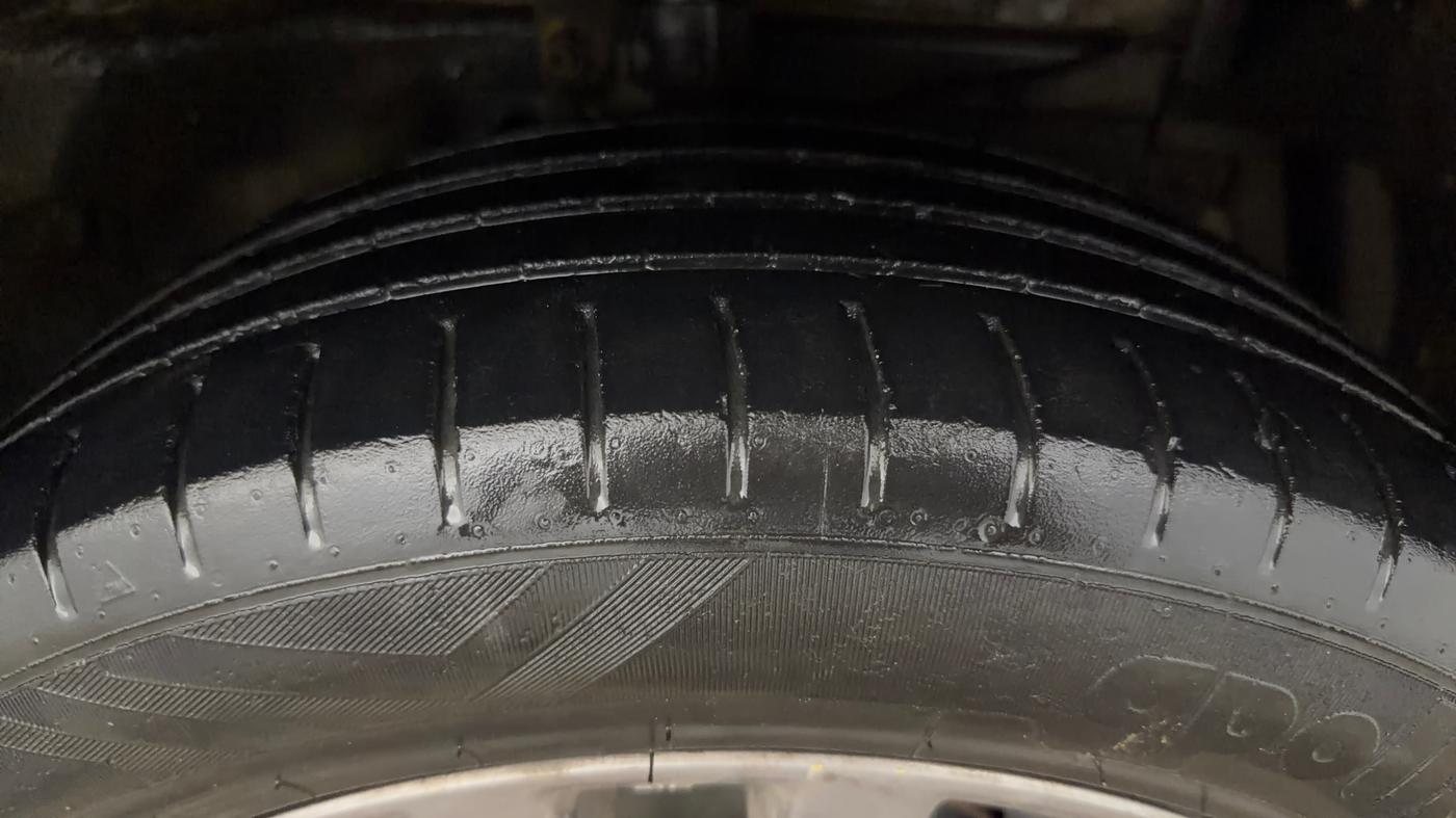2018 Maruti Ciaz ALPHA  AT 1.4  PETROL, Petrol, Automatic, 61,561 km, Right Front Tyre Tread
