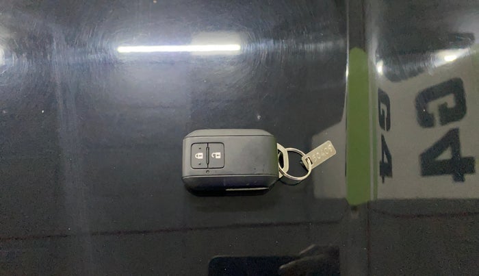 2023 Maruti Baleno ZETA PETROL 1.2, Petrol, Manual, 52,991 km, Key Close Up