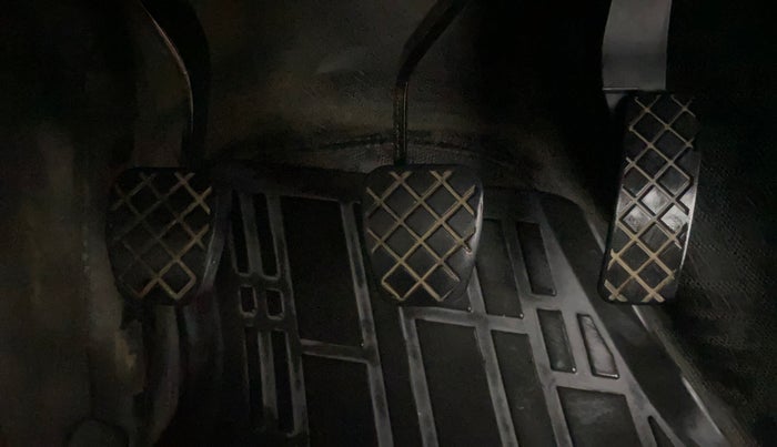 2023 Skoda SLAVIA AMBITION 1.0L TSI MT, Petrol, Manual, 21,654 km, Pedals