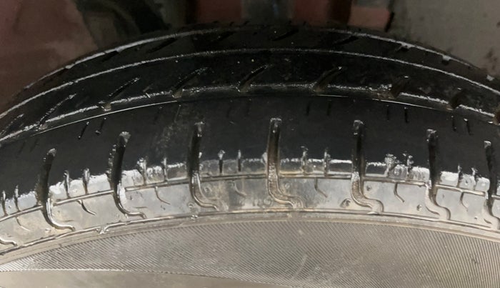 2017 Renault Kwid RXL, Petrol, Manual, 31,490 km, Right Front Tyre Tread