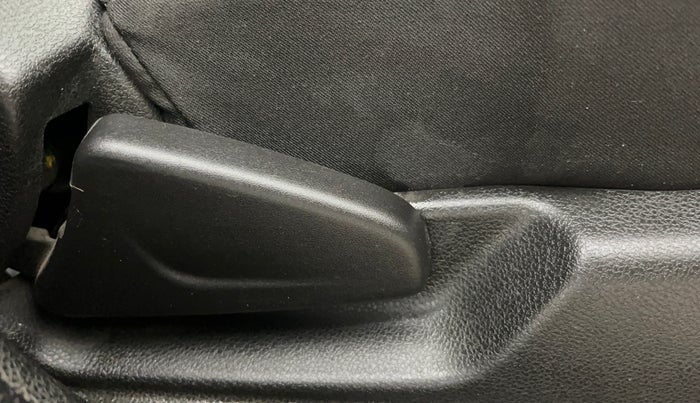 2017 Renault Kwid RXL, Petrol, Manual, 31,490 km, Driver Side Adjustment Panel