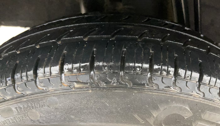 2017 Renault Kwid RXL, Petrol, Manual, 31,490 km, Right Rear Tyre Tread