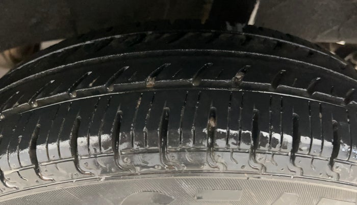 2017 Renault Kwid RXL, Petrol, Manual, 31,490 km, Left Rear Tyre Tread