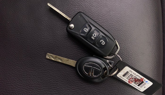 2022 Tata Tiago XZA PLUS PETROL, Petrol, Automatic, 44,447 km, Key Close Up