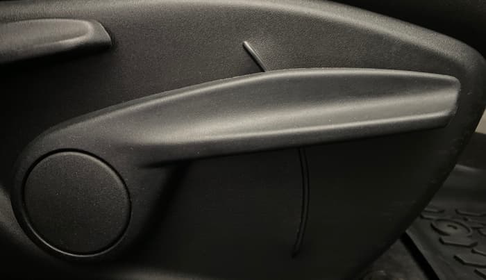 2017 Jeep Compass LIMITED 1.4 PETROL AT, Petrol, Automatic, 60,402 km, Driver Side Adjustment Panel
