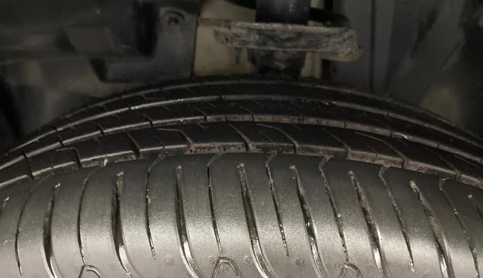 2017 Jeep Compass LIMITED 1.4 PETROL AT, Petrol, Automatic, 60,402 km, Left Front Tyre Tread