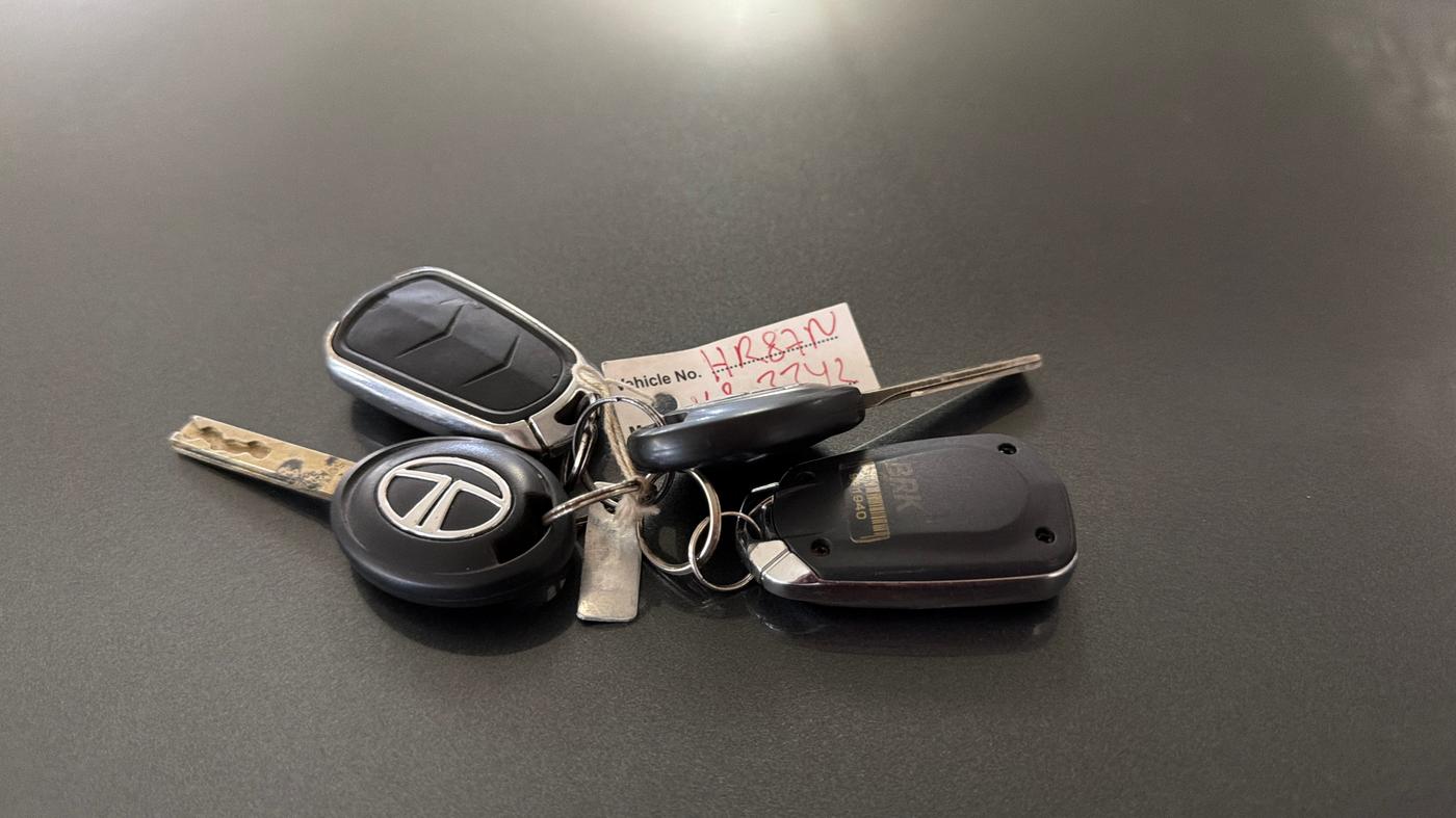 2023 Tata PUNCH PURE MT, Petrol, Manual, 34,157 km, Key Close Up
