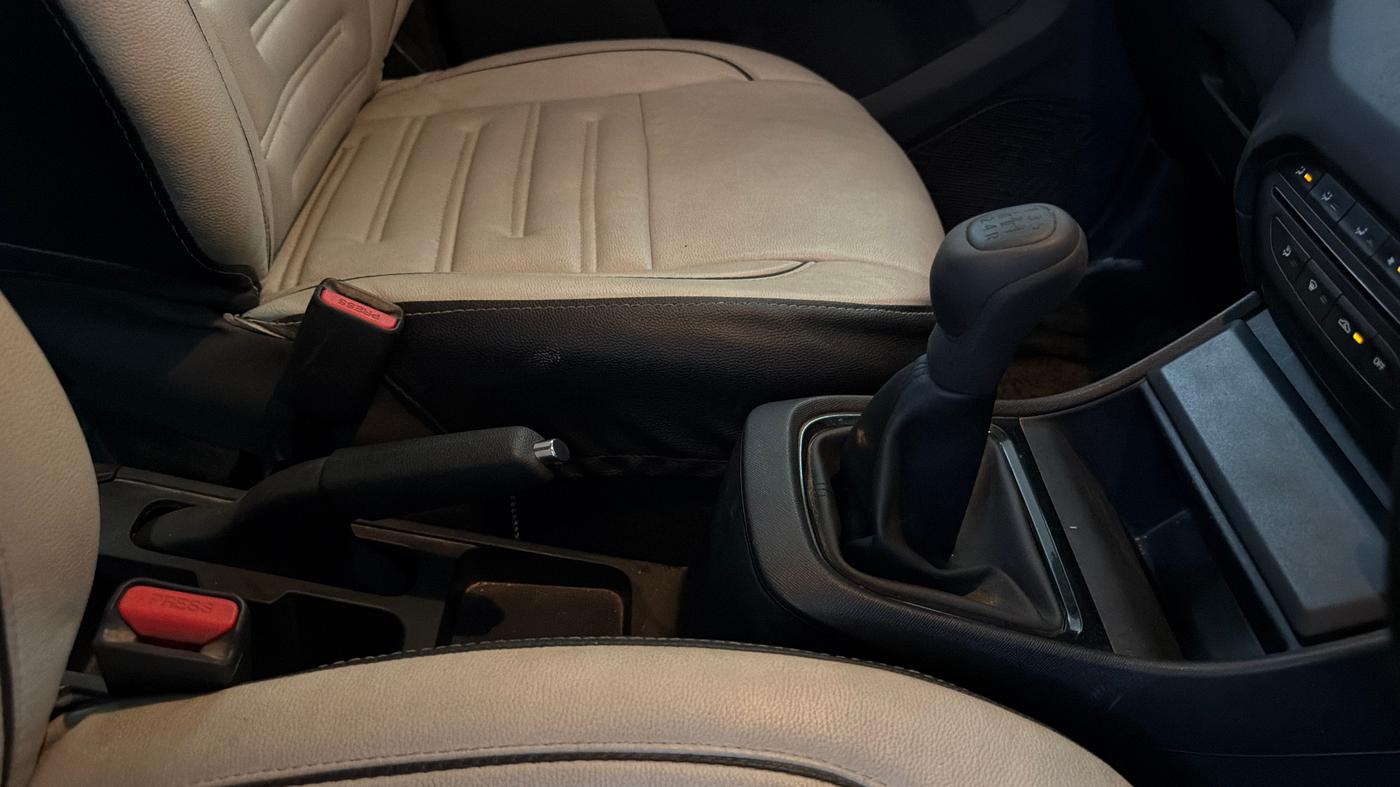 2023 Tata PUNCH PURE MT, Petrol, Manual, 34,157 km, Gear Lever