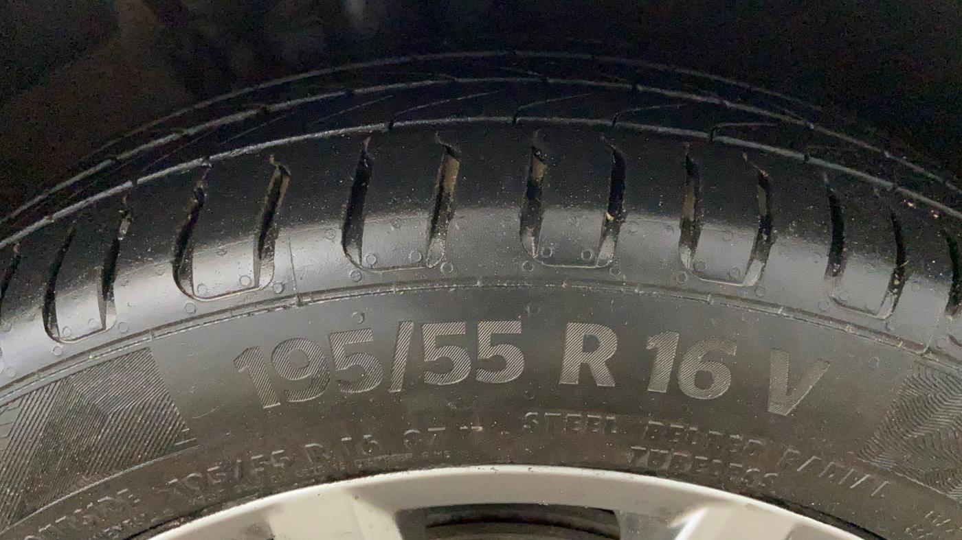 2021 Volkswagen Polo HIGHLINE PLUS 1.0, Petrol, Manual, 79,136 km, Right Front Tyre Tread