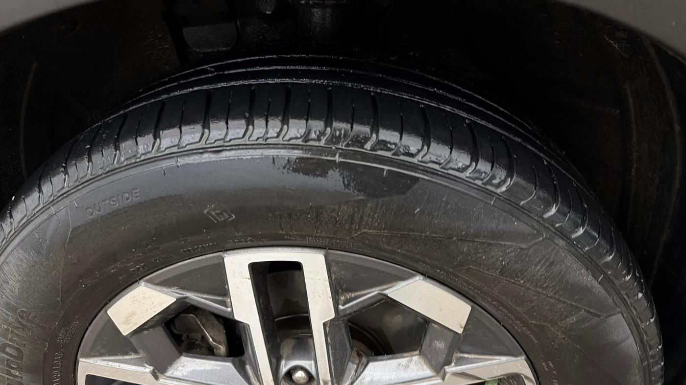 2023 Hyundai VENUE SX (O) 1.0 TURBO DCT, Petrol, Automatic, 64,119 km, Left Front Tyre Tread