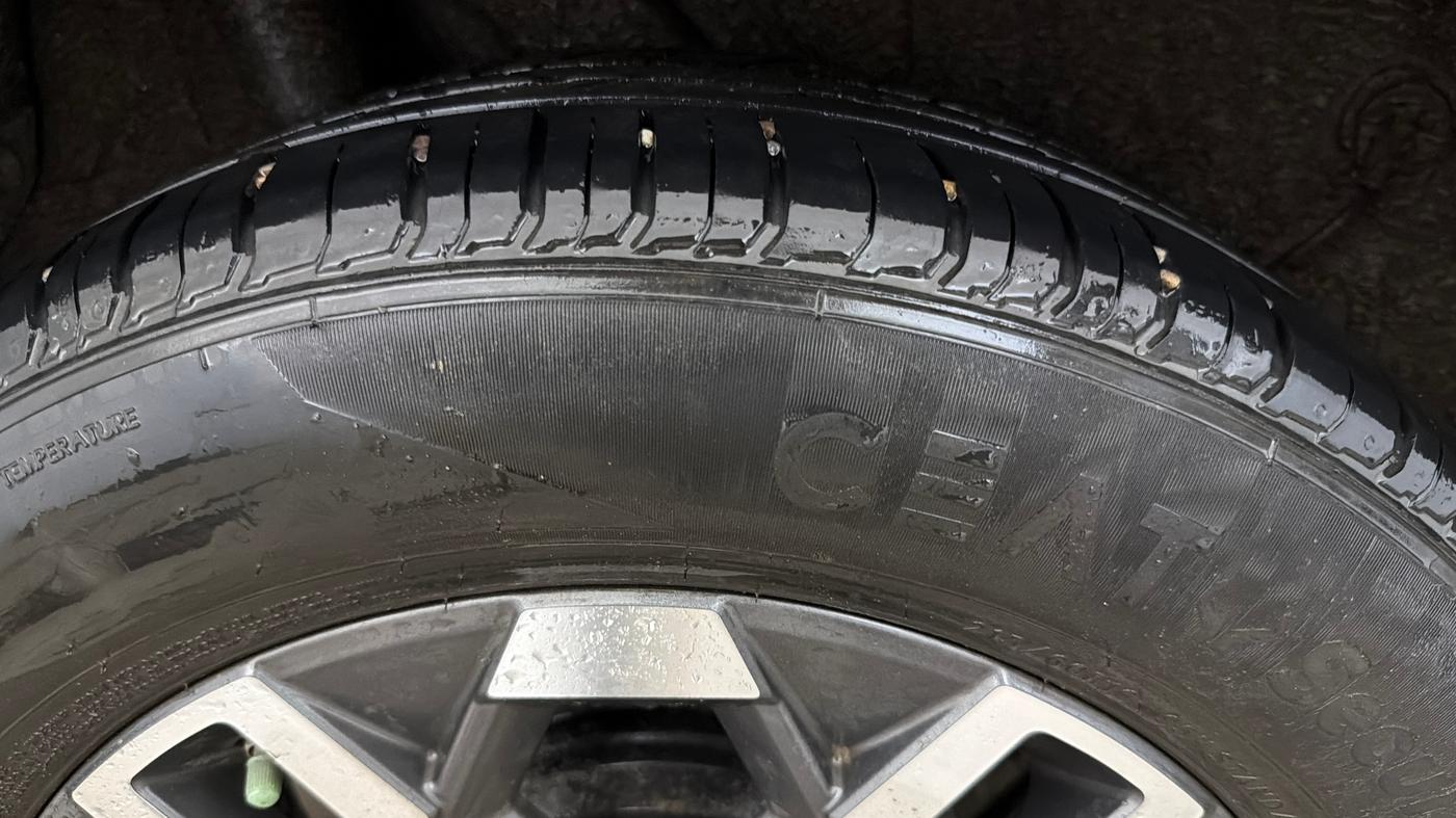 2023 Hyundai VENUE SX (O) 1.0 TURBO DCT, Petrol, Automatic, 64,119 km, Right Rear Tyre Tread