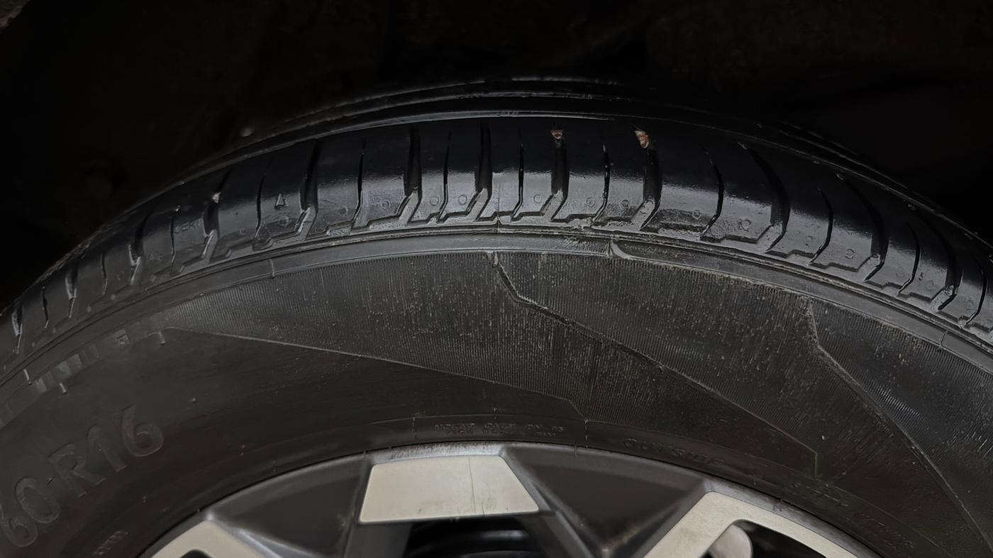 2023 Hyundai VENUE SX (O) 1.0 TURBO DCT, Petrol, Automatic, 64,119 km, Left Rear Tyre Tread