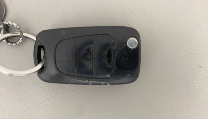 2016 Hyundai i10 SPORTZ 1.1, Petrol, Manual, 73,753 km, Key Close Up