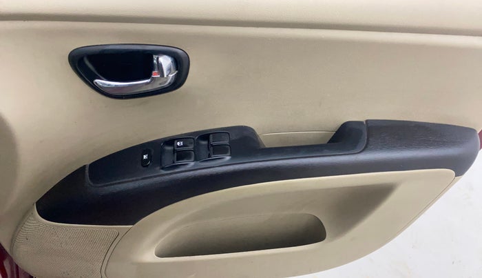 2016 Hyundai i10 SPORTZ 1.1, Petrol, Manual, 73,753 km, Driver Side Door Panels Control