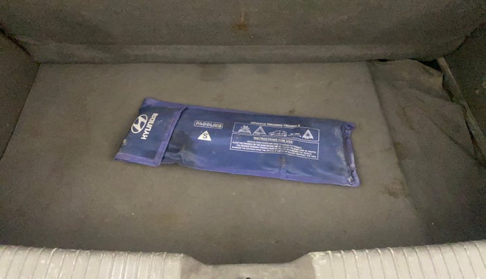 2016 Hyundai i10 SPORTZ 1.1, Petrol, Manual, 73,753 km, Boot Inside