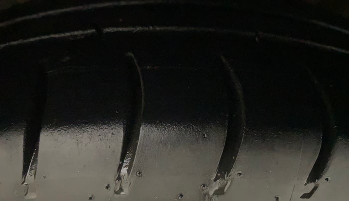 2016 Hyundai i10 SPORTZ 1.1, Petrol, Manual, 73,753 km, Left Front Tyre Tread