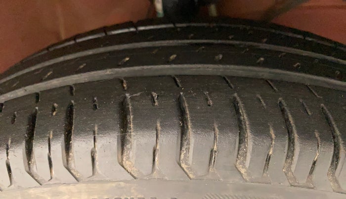 2020 Maruti Dzire VXI, Petrol, Manual, 30,466 km, Right Front Tyre Tread