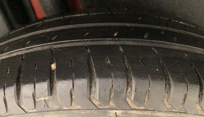 2020 Maruti Dzire VXI, Petrol, Manual, 30,466 km, Right Rear Tyre Tread