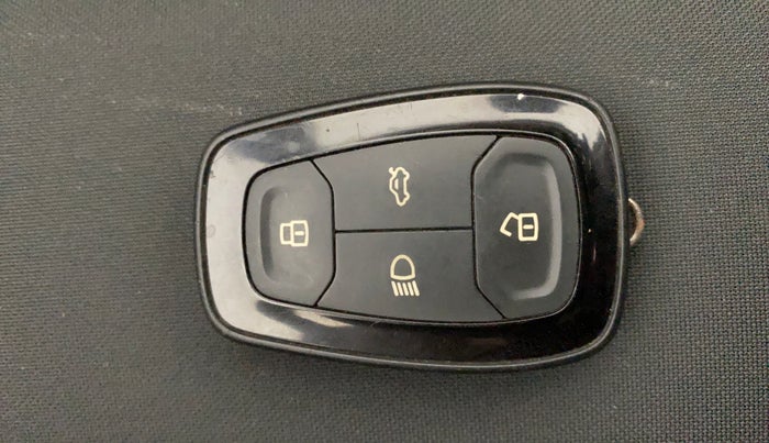 2020 Tata NEXON XZA PLUS (O) PETROL DUAL TONE, Petrol, Automatic, 82,057 km, Key Close Up