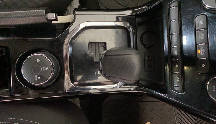 2020 Tata NEXON XZA PLUS (O) PETROL DUAL TONE, Petrol, Automatic, 82,057 km, Gear Lever