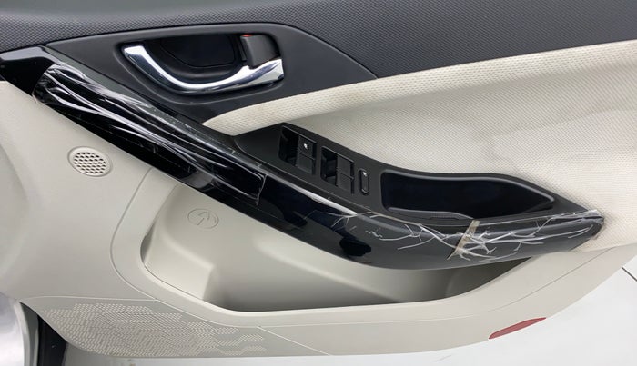 2021 Tata NEXON XZ+ SUNROOF 1.5 RTQ, Diesel, Manual, 16,948 km, Driver Side Door Panels Control