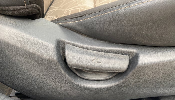 2016 Hyundai Grand i10 SPORTZ 1.2 KAPPA VTVT, Petrol, Manual, 36,850 km, Driver Side Adjustment Panel