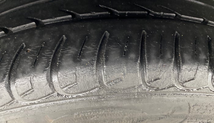 2015 Hyundai Xcent SX AT 1.2 (O), Petrol, Automatic, 50,093 km, Right Rear Tyre Tread