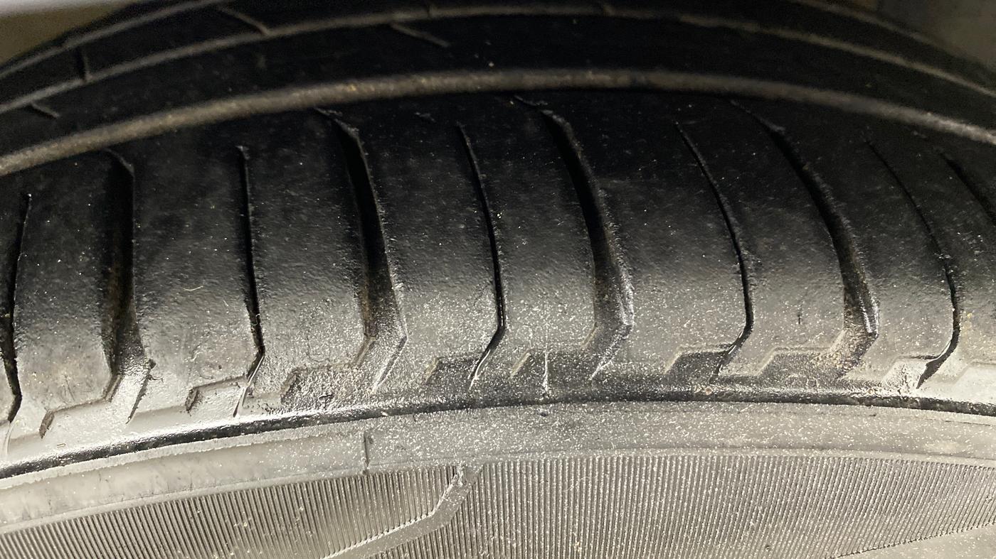 2015 Hyundai Xcent SX AT 1.2 (O), Petrol, Automatic, 50,093 km, Right Front Tyre Tread