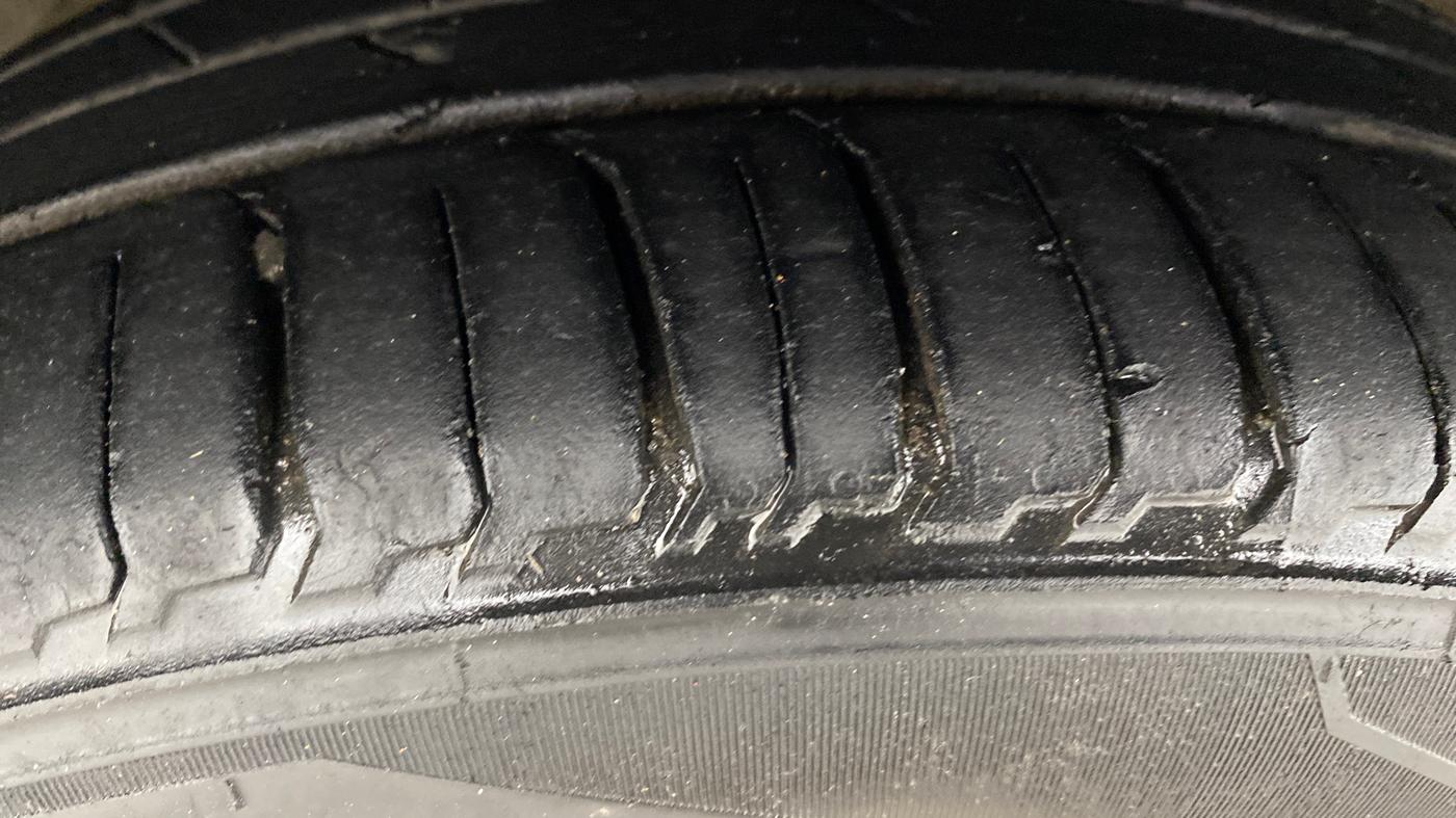 2015 Hyundai Xcent SX AT 1.2 (O), Petrol, Automatic, 50,093 km, Left Front Tyre Tread