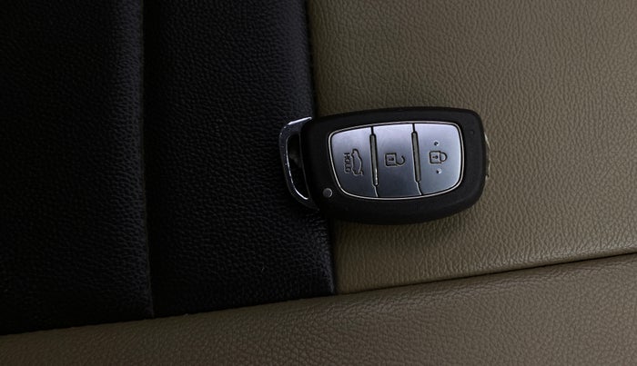 2015 Hyundai Xcent SX AT 1.2 (O), Petrol, Automatic, 50,093 km, Key Close Up