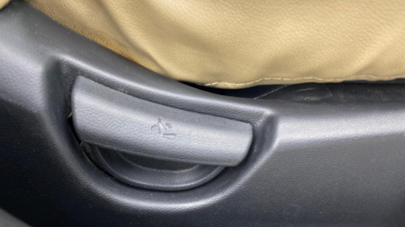 2015 Hyundai Xcent SX AT 1.2 (O), Petrol, Automatic, 50,093 km, Driver Side Adjustment Panel