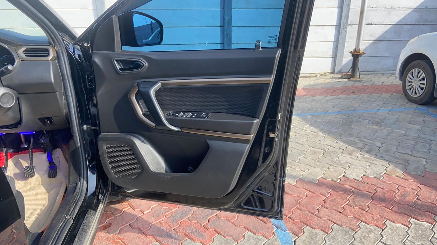 2023 Renault Kiger RXT (O) MT, Petrol, Manual, 31,293 km, Driver Side Door Panels Control
