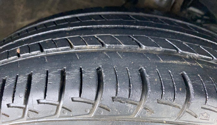 2017 Maruti Baleno DELTA PETROL 1.2, Petrol, Manual, 32,550 km, Right Front Tyre Tread