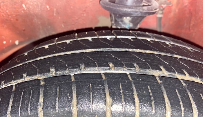 2014 Maruti Alto 800 LXI, Petrol, Manual, 32,036 km, Left Front Tyre Tread