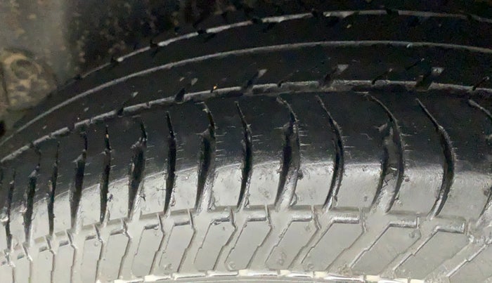 2012 Maruti Swift VXI, Petrol, Manual, 71,240 km, Left Rear Tyre Tread