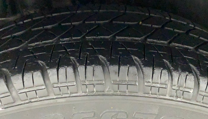 2012 Maruti Swift VXI, Petrol, Manual, 71,240 km, Right Rear Tyre Tread