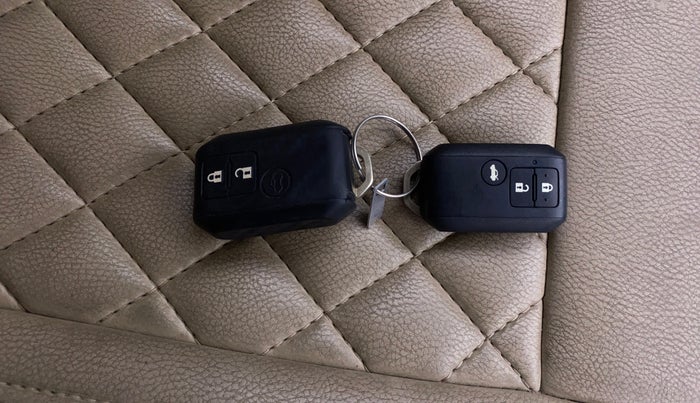 2020 Maruti Dzire ZXI, Petrol, Manual, 49,400 km, Key Close Up