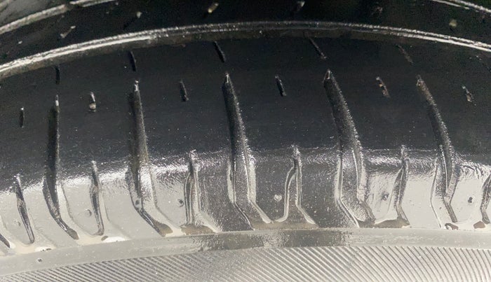 2020 Maruti Dzire ZXI, Petrol, Manual, 49,400 km, Left Rear Tyre Tread