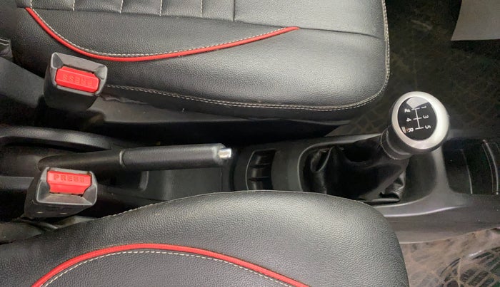 2013 Maruti Wagon R 1.0 VXI, Petrol, Manual, 60,670 km, Gear Lever