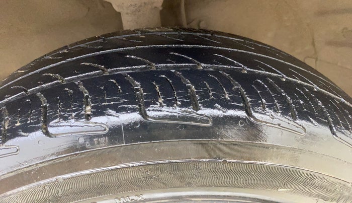2013 Maruti Wagon R 1.0 VXI, Petrol, Manual, 60,670 km, Left Front Tyre Tread