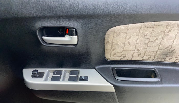 2013 Maruti Wagon R 1.0 VXI, Petrol, Manual, 60,670 km, Driver Side Door Panels Control