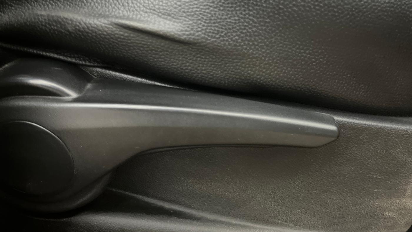 2016 Tata Tiago XZ PETROL, Petrol, Manual, 70,771 km, Driver Side Adjustment Panel