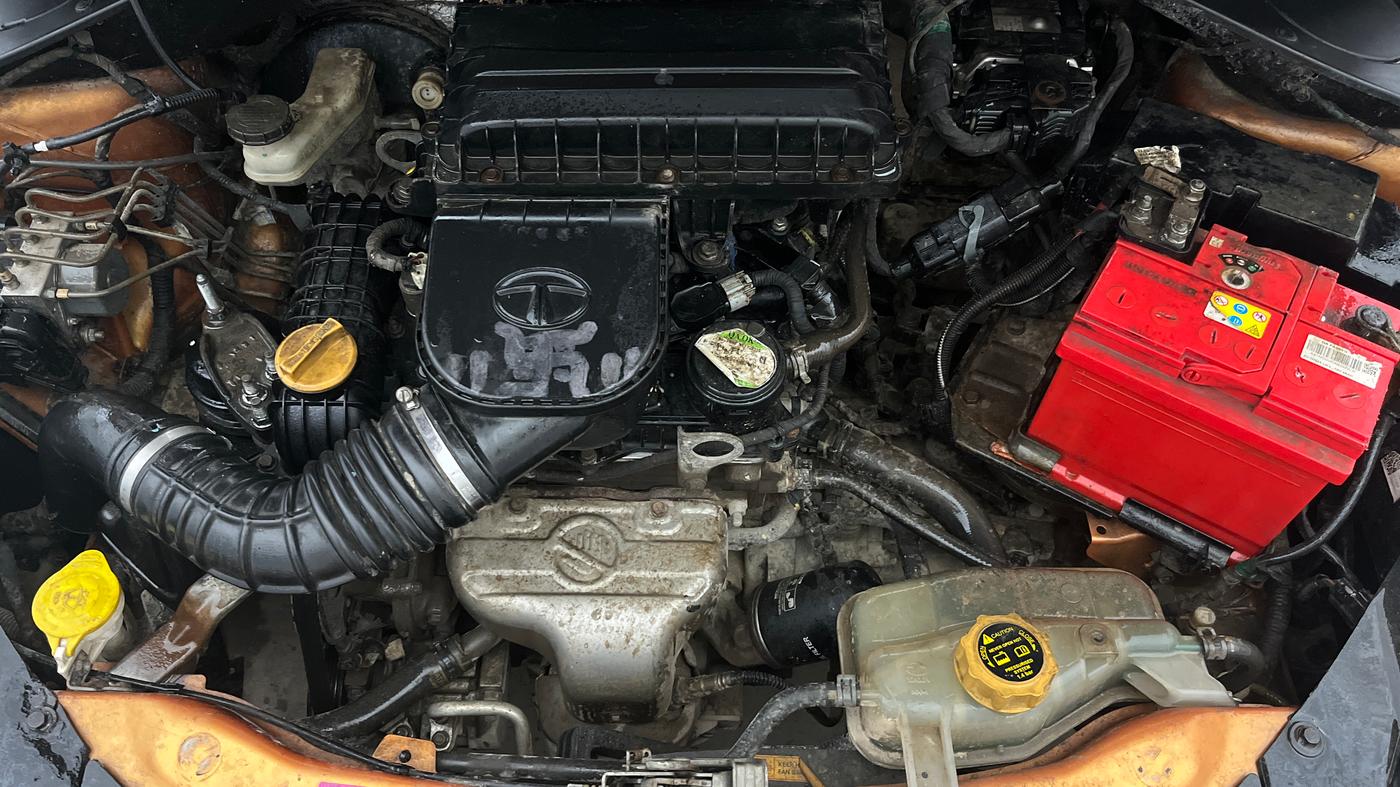 2016 Tata Tiago XZ PETROL, Petrol, Manual, 70,771 km, Engine View