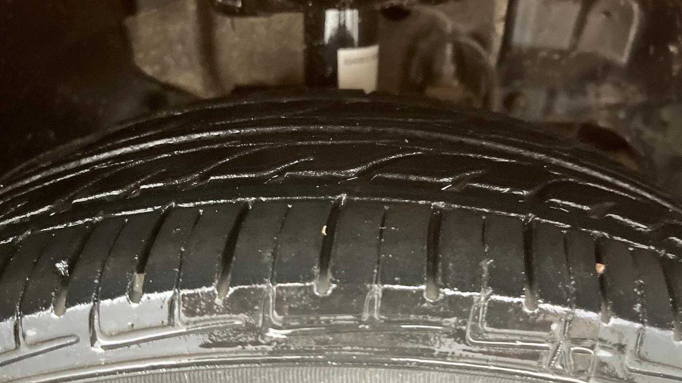 2016 Tata Tiago XZ PETROL, Petrol, Manual, 70,771 km, Right Front Tyre Tread