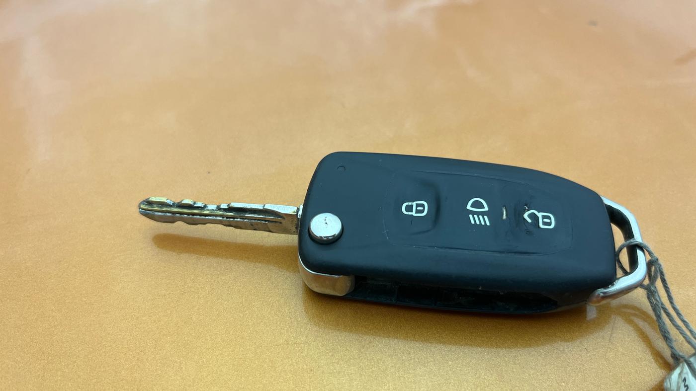2016 Tata Tiago XZ PETROL, Petrol, Manual, 70,771 km, Key Close Up
