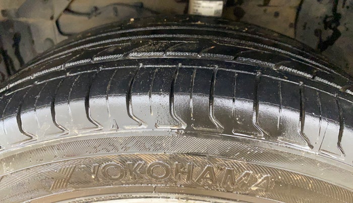 2016 Maruti S Cross ZETA 1.3, Diesel, Manual, 1,32,425 km, Left Front Tyre Tread