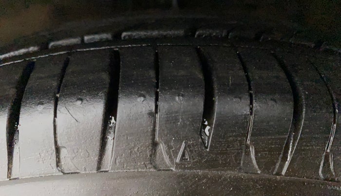 2010 Hyundai i10 MAGNA 1.2, Petrol, Manual, 44,459 km, Left Front Tyre Tread