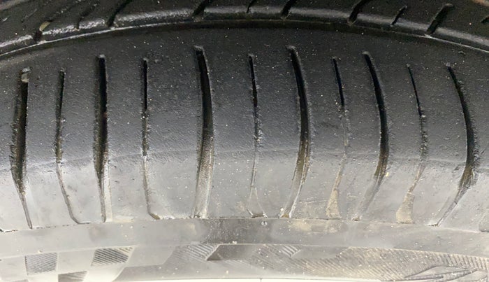 2017 Tata Tiago XZ PETROL, Petrol, Manual, 80,480 km, Right Front Tyre Tread